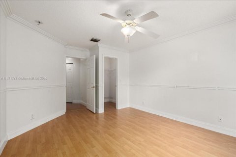 House in Coral Springs, Florida 4 bedrooms, 303.98 sq.m. № 2052451 - photo 24