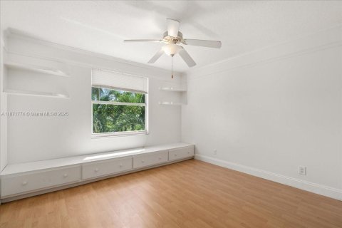 House in Coral Springs, Florida 4 bedrooms, 303.98 sq.m. № 2052451 - photo 25