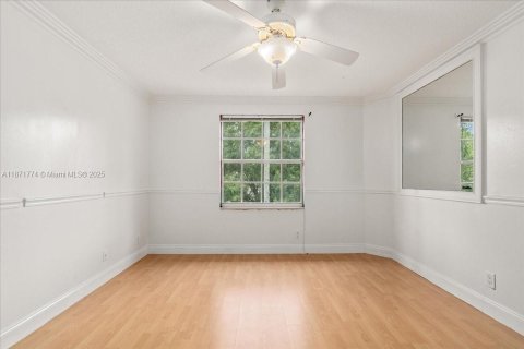 House in Coral Springs, Florida 4 bedrooms, 303.98 sq.m. № 2052451 - photo 22