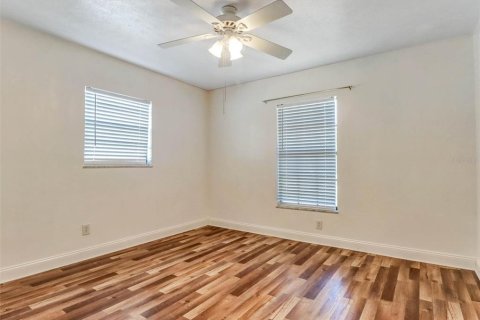 House in Tampa, Florida 3 bedrooms, 157.1 sq.m. № 2152005 - photo 18