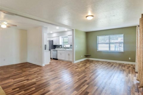 House in Tampa, Florida 3 bedrooms, 157.1 sq.m. № 2152005 - photo 8