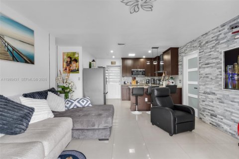 Купить виллу или дом в Холливуд, Флорида 2 спальни, 94.02м2, № 2080006 - фото 4