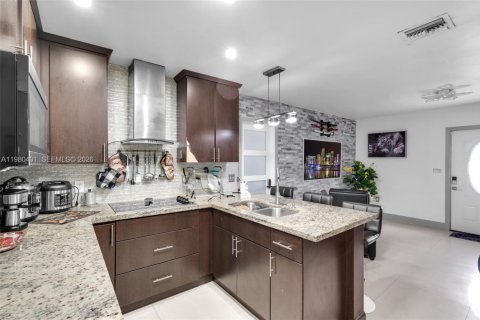 Купить виллу или дом в Холливуд, Флорида 2 спальни, 94.02м2, № 2080006 - фото 8