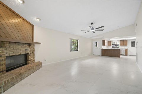 House in Sanford, Florida 3 bedrooms, 143.63 sq.m. № 2277239 - photo 11