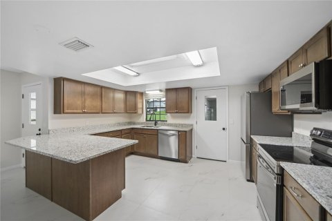 House in Sanford, Florida 3 bedrooms, 143.63 sq.m. № 2277239 - photo 13