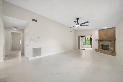 House in Sanford, Florida 3 bedrooms, 143.63 sq.m. № 2277239 - photo 9