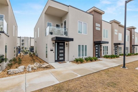 Townhouse in Gainesville, Florida 3 bedrooms, 172.43 sq.m. № 1718416 - photo 3