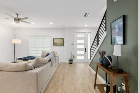 Townhouse in Gainesville, Florida 3 bedrooms, 172.43 sq.m. № 1718416 - photo 7