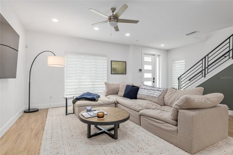 Townhouse in Gainesville, Florida 3 bedrooms, 172.43 sq.m. № 1718416 - photo 5