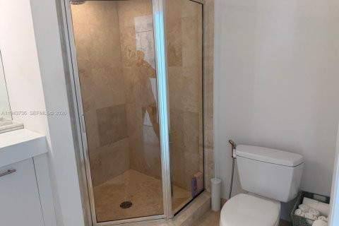 Condo in Miami, Florida, 2 bedrooms  № 2000801 - photo 19