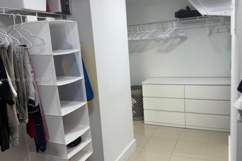 Condo in Miami, Florida, 2 bedrooms  № 2000801 - photo 28