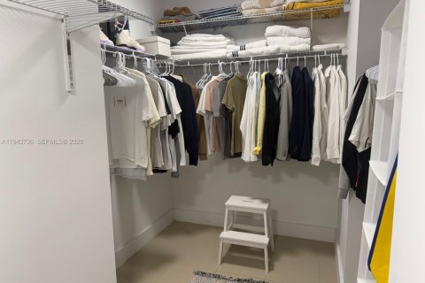 Condo in Miami, Florida, 2 bedrooms  № 2000801 - photo 30