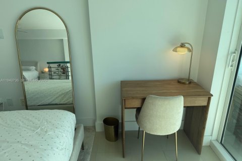 Condo in Miami, Florida, 2 bedrooms  № 2000801 - photo 12