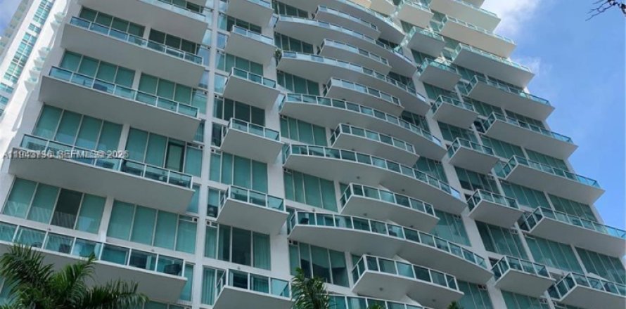 Condo in Miami, Florida, 2 bedrooms  № 2000801