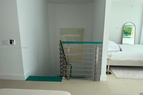 Condo in Miami, Florida, 2 bedrooms  № 2000801 - photo 17