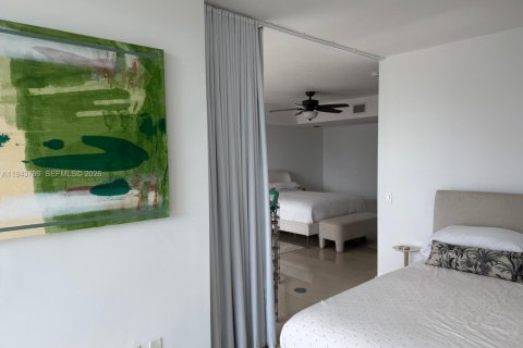 Condo in Miami, Florida, 2 bedrooms  № 2000801 - photo 14