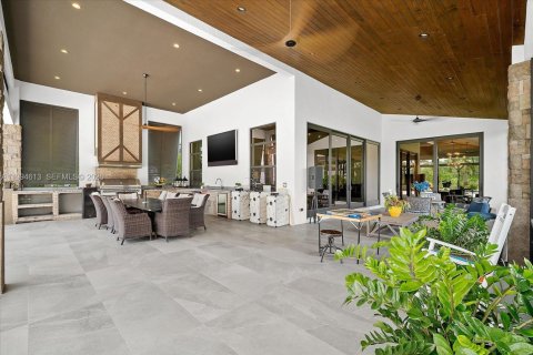 House in Port St. Lucie, Florida 6 bedrooms, 1039.48 sq.m. № 2058491 - photo 29