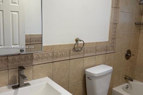 House in Plantation, Florida 3 bedrooms, 128.39 sq.m. № 1956826 - photo 6