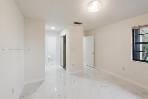 Touwnhouse à louer à Miami, Floride: 2 chambres, 127.74 m2 № 2042311 - photo 9