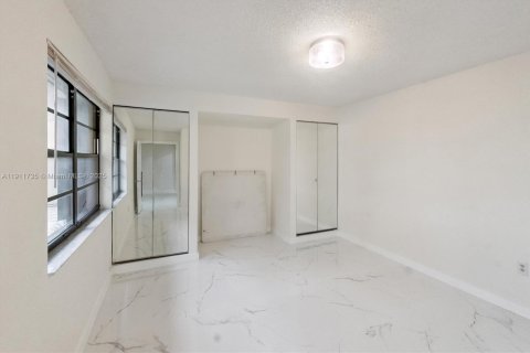 Touwnhouse à louer à Miami, Floride: 2 chambres, 127.74 m2 № 2042311 - photo 8