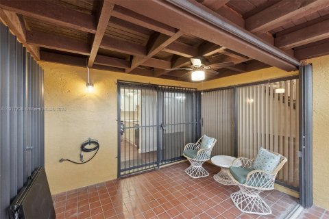 Touwnhouse à louer à Miami, Floride: 2 chambres, 127.74 m2 № 2042311 - photo 12