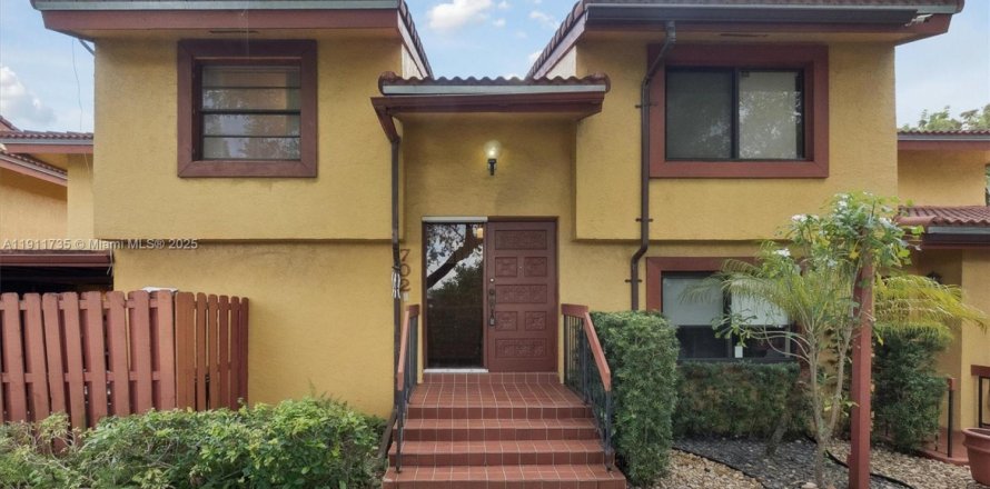 Touwnhouse à Miami, Floride 2 chambres, 127.74 m2 № 2042311