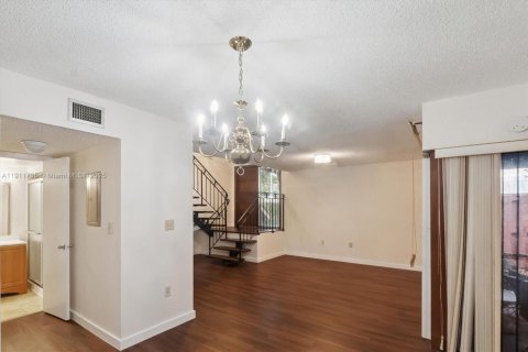 Touwnhouse à louer à Miami, Floride: 2 chambres, 127.74 m2 № 2042311 - photo 3
