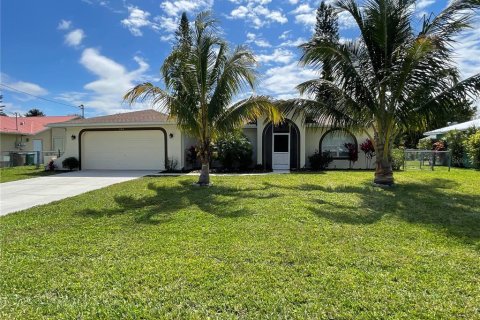 Villa ou maison à louer à Cape Coral, Floride: 3 chambres, 140.28 m2 № 1166685 - photo 1