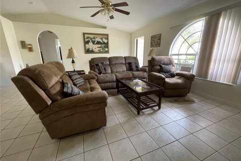 Villa ou maison à louer à Cape Coral, Floride: 3 chambres, 140.28 m2 № 1166685 - photo 5