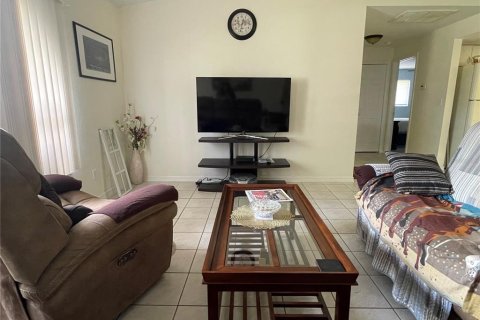 Villa ou maison à louer à Cape Coral, Floride: 3 chambres, 140.28 m2 № 1166685 - photo 6