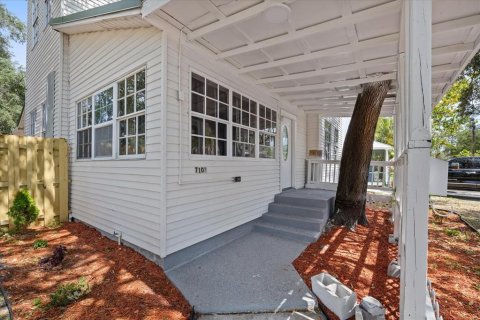 House in Tampa, Florida 5 bedrooms, 187.29 sq.m. № 2150164 - photo 3
