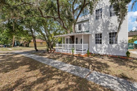 House in Tampa, Florida 5 bedrooms, 187.29 sq.m. № 2150164 - photo 2