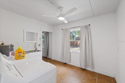 House in Tampa, Florida 5 bedrooms, 187.29 sq.m. № 2150164 - photo 16