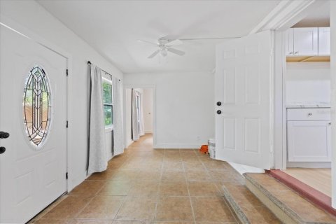 House in Tampa, Florida 5 bedrooms, 187.29 sq.m. № 2150164 - photo 19