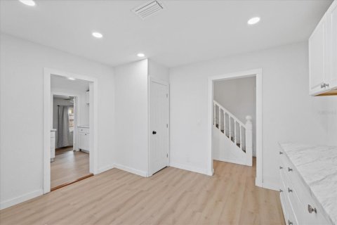 House in Tampa, Florida 5 bedrooms, 187.29 sq.m. № 2150164 - photo 26