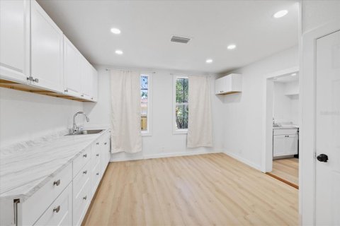 House in Tampa, Florida 5 bedrooms, 187.29 sq.m. № 2150164 - photo 24