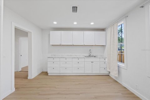 House in Tampa, Florida 5 bedrooms, 187.29 sq.m. № 2150164 - photo 23