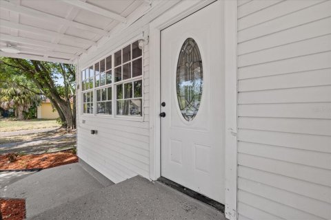 House in Tampa, Florida 5 bedrooms, 187.29 sq.m. № 2150164 - photo 4