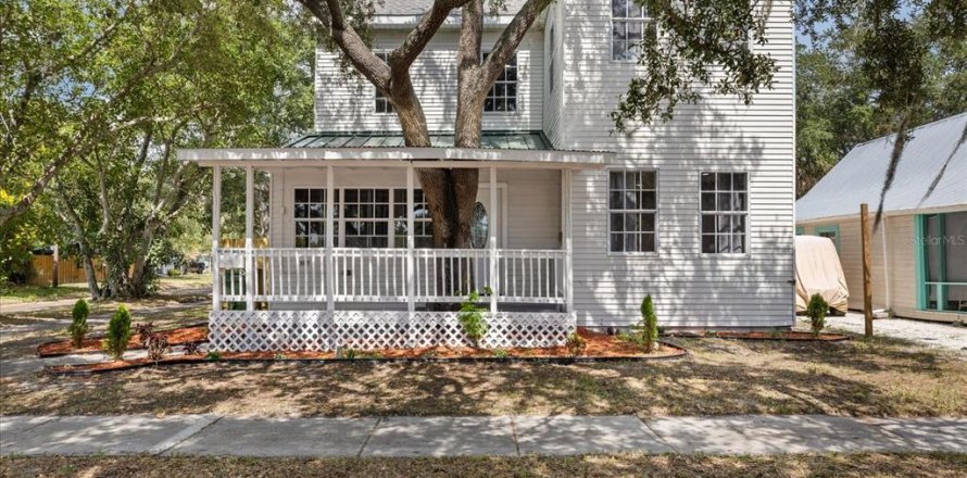 House in Tampa, Florida 5 bedrooms, 187.29 sq.m. № 2150164