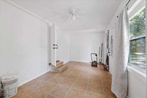 House in Tampa, Florida 5 bedrooms, 187.29 sq.m. № 2150164 - photo 18