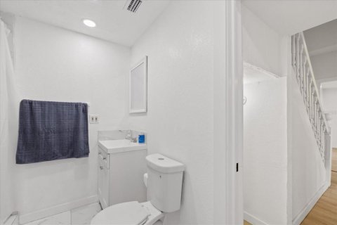 House in Tampa, Florida 5 bedrooms, 187.29 sq.m. № 2150164 - photo 30
