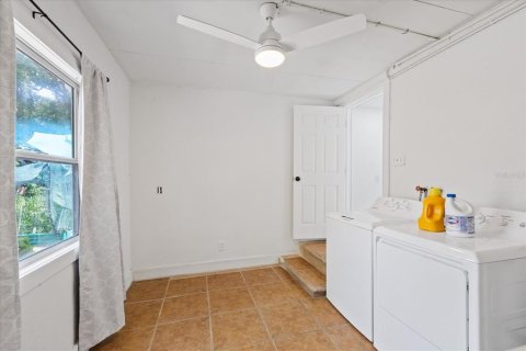 House in Tampa, Florida 5 bedrooms, 187.29 sq.m. № 2150164 - photo 17