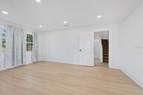 House in Tampa, Florida 5 bedrooms, 187.29 sq.m. № 2150164 - photo 5