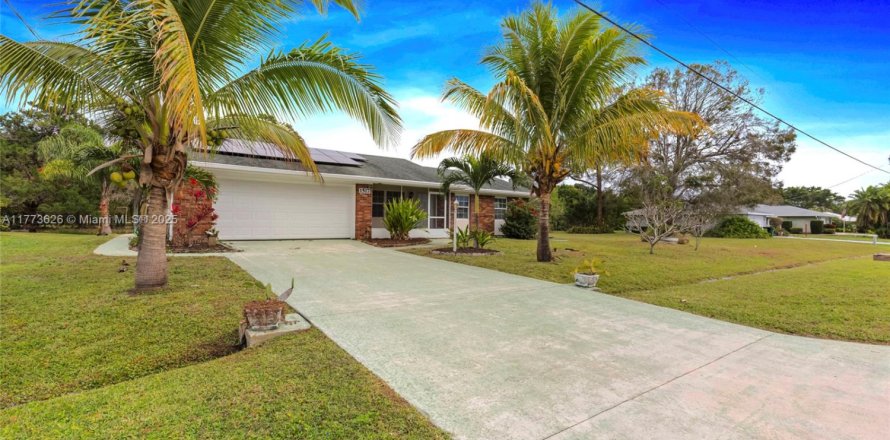 Casa en Port St. Lucie, Florida 3 dormitorios, 147.81 m2 № 1692429