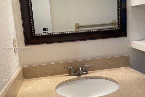 Снять в аренду таунхаус в Помпано-Бич, Флорида 3 спальни, 147.81м2, № 2082808 - фото 7