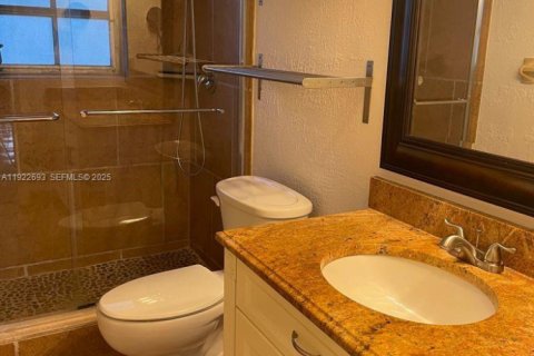 Снять в аренду таунхаус в Помпано-Бич, Флорида 3 спальни, 147.81м2, № 2082808 - фото 11