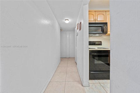 Condo in Miami, Florida, 2 bedrooms № 2153681 - photo 5