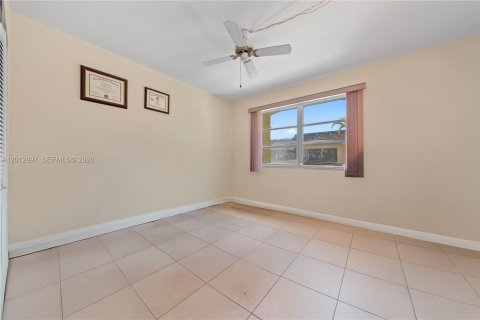 Condo in Miami, Florida, 2 bedrooms № 2153681 - photo 12