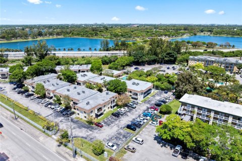 Condo in Miami, Florida, 2 bedrooms № 2153681 - photo 17