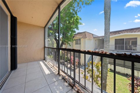 Condo in Miami, Florida, 2 bedrooms № 2153681 - photo 15